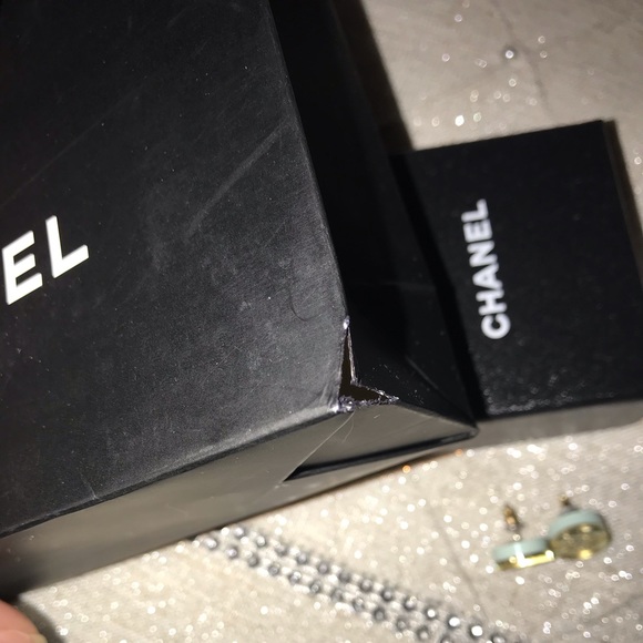 Chanel CC resin button earrings - Picture 9 of 10